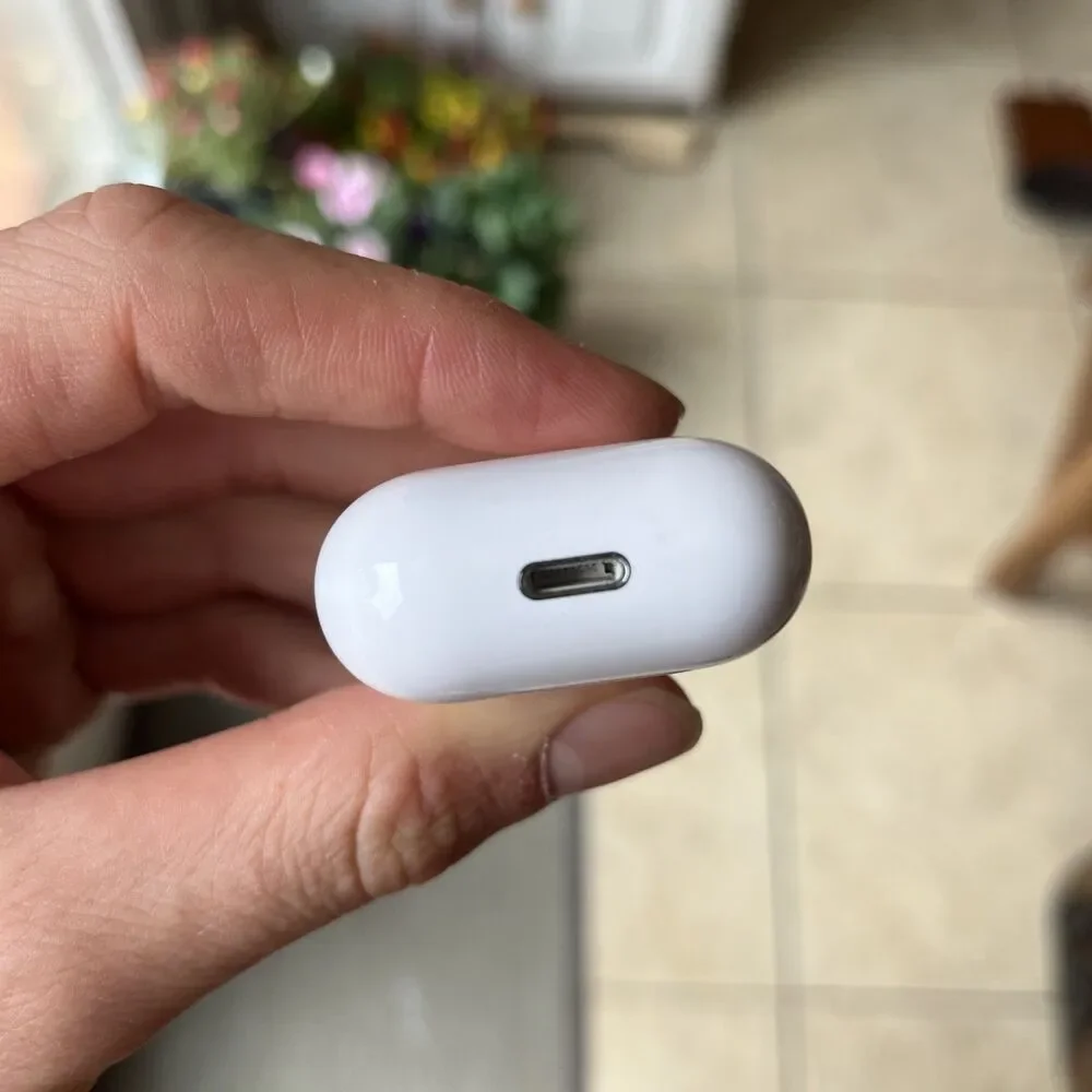 Apple AirPods 1st Generation with Apple Charger and Gatorade Case